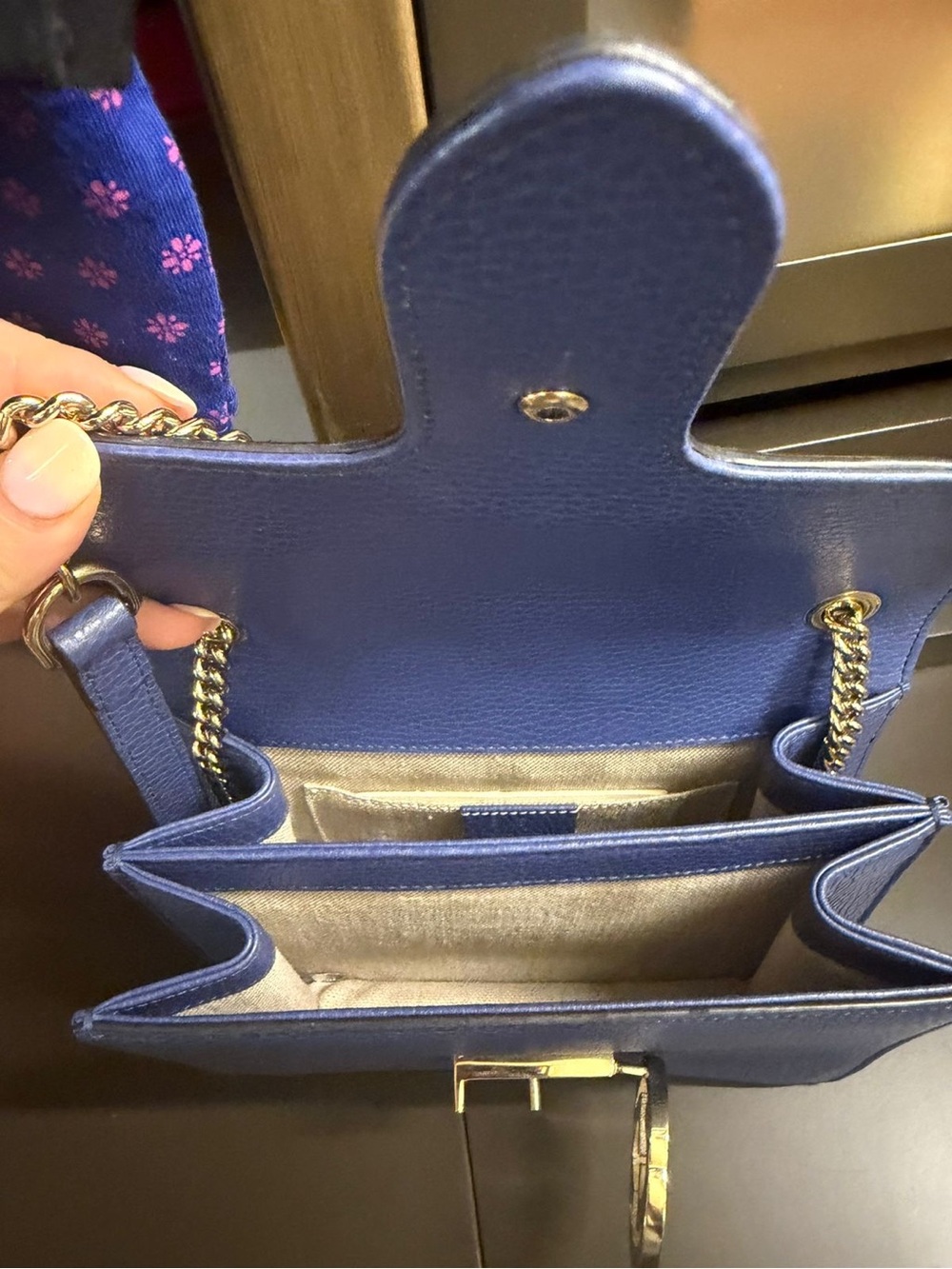 Gucci Blue Pebbled Leather Chain Crossbody with Gold GG - Picture 2 of 4